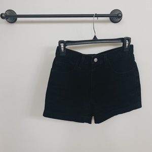 black guess shorts 🌻